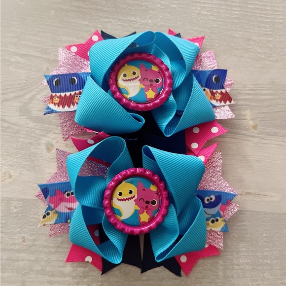 3 pairs of Baby Shark Pigtails hair bows - Picture 4 of 4